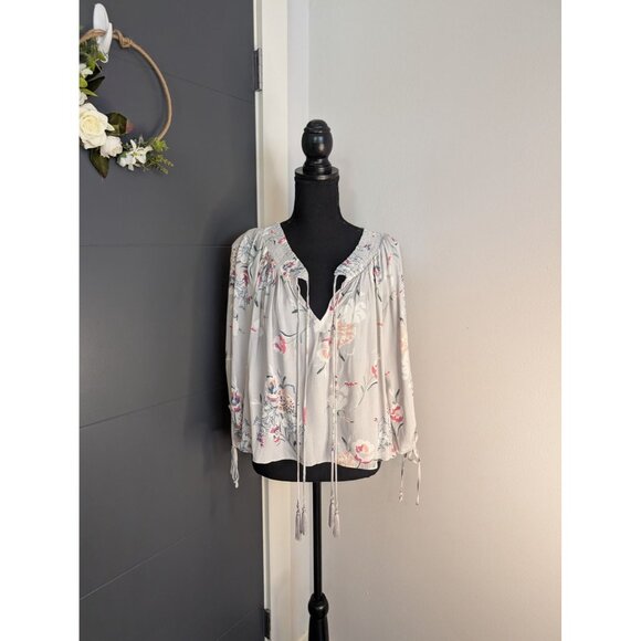 ASTR The Label Gray Floral 3/4 Sleeve Shirred Shoulder Top Style AT12170 - Small - Picture 1 of 9